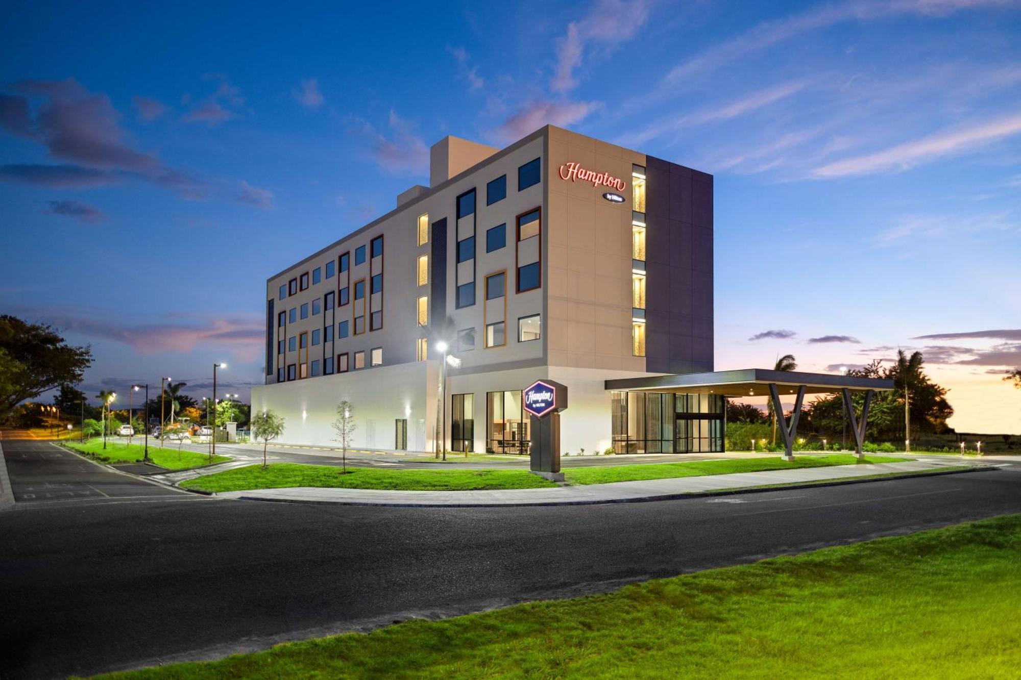 Отель Hampton By Hilton Guanacaste Airport Либерия Экстерьер фото