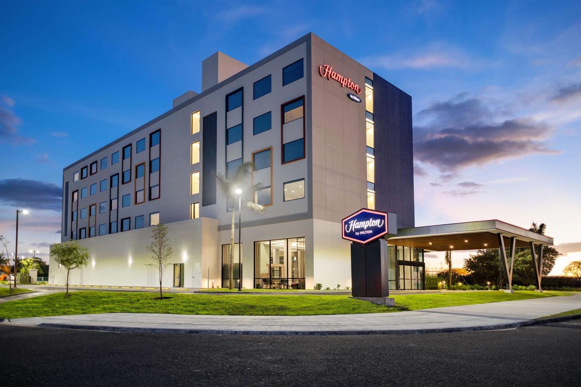 Отель Hampton By Hilton Guanacaste Airport Либерия Экстерьер фото